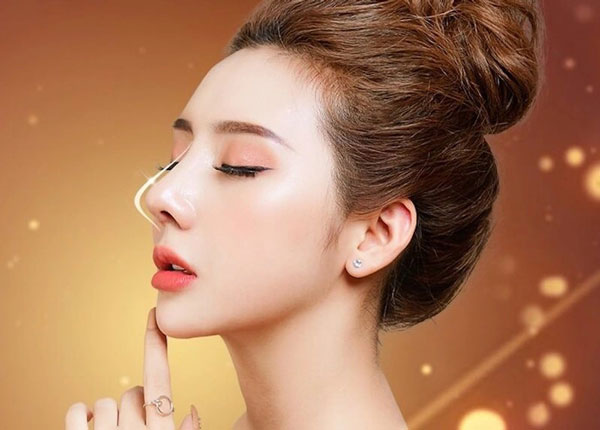 Nâng mũi hay sửa mũi là một phương pháp thẩm mỹ