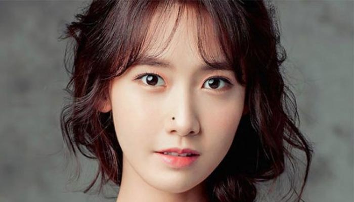 Nốt ruồi ngay cánh mũi bên phải của nữ giới nói lên điều gì?