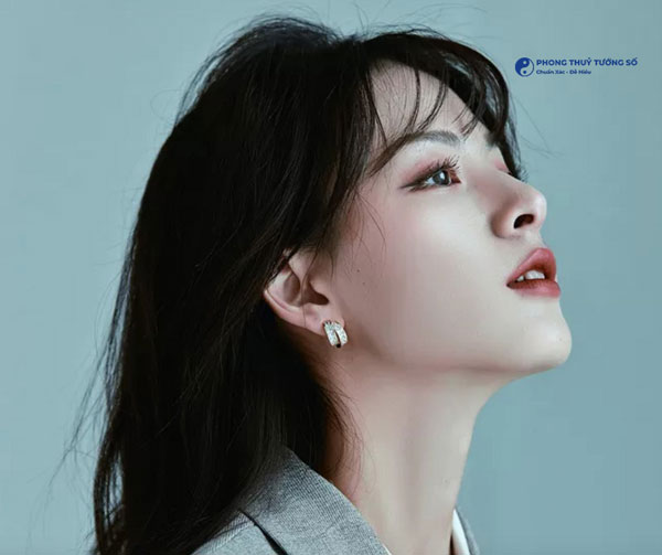 Chiếc mũi cao khi nhìn ở góc nghiêng