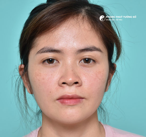 Luận tướng số phụ nữ mũi hếch