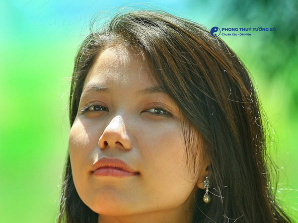 Con gái có tướng mũi hỉnh lớn thường có tính cách mạnh mẽ, quyết đoán