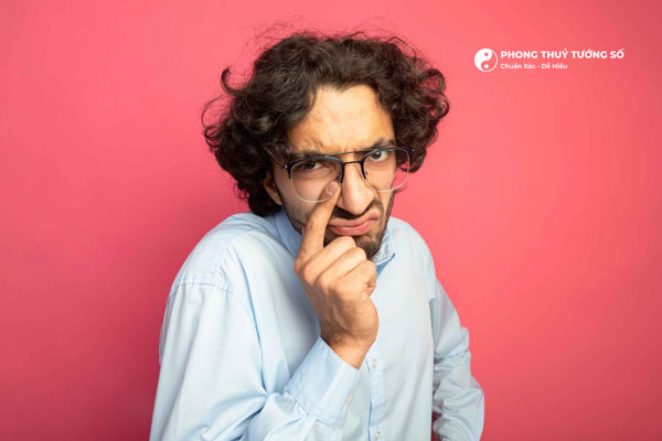 Đàn ông có tướng mũi hạ cách thường có cuộc sống cơ cực, túng thiếu về tiền bạc