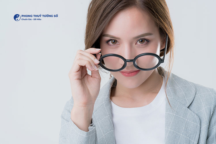 Mắt phượng hoàng được xem là chuẩn mực của một đôi mắt đẹp theo tiêu chuẩn thẩm mỹ hiện đại